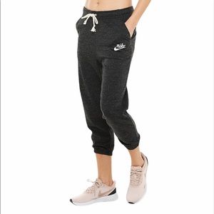 Nike Sportswear Gym Vintage Capris